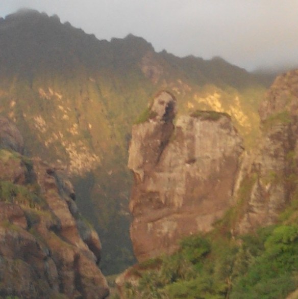 13 Fatu Hiva 9 La Vierge de près
