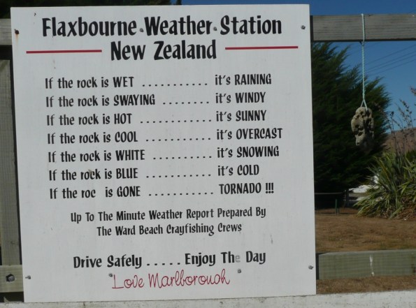 … de reprendre des activités de marins et de faire fonctionner les outils acquis localement : Si le caillou est mouillé : il pleut – s’il se balance : il y a du vent – s’il est chaud : il y du soleil – s’il est froid : c’est couvert – s’il est blanc : il neige – s’il est bleu : c’est glacial – s’il est parti : OURAGAN.