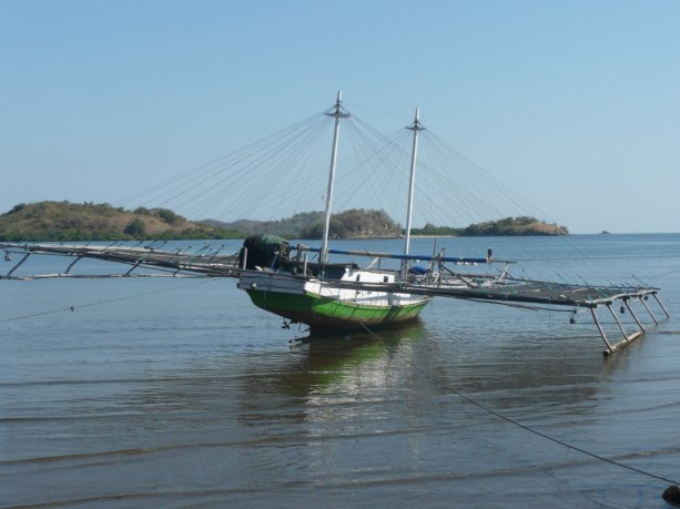 Riung – Jukung utilisé de nuit pour la pêche aux cumi-cumi (seiches)