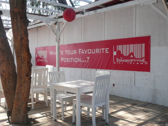 Very very wild diving at Gili Trawagan (Gili T pour les fêtards). Le détroit de Lombok est bordé au Nord par l’archipel des Gili et au Sud par l’ile de Nusa Penida où s’amusent « Current junkies » et « Wicked divers » dans les eaux froides (20°) des résurgences.