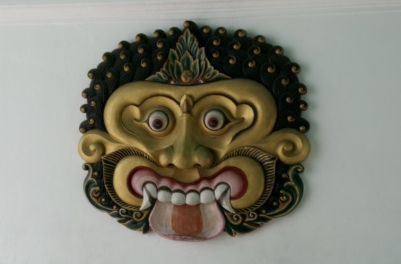 Au dessus du porche d'entrée du Kraton à Yogyakarta