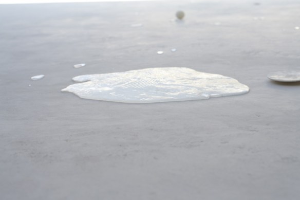 Goutte d’eau sur le sol du Teshima Art Museum